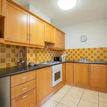 16 -2 Bedroom - Sleeps 4 - Parking Appartement Galway