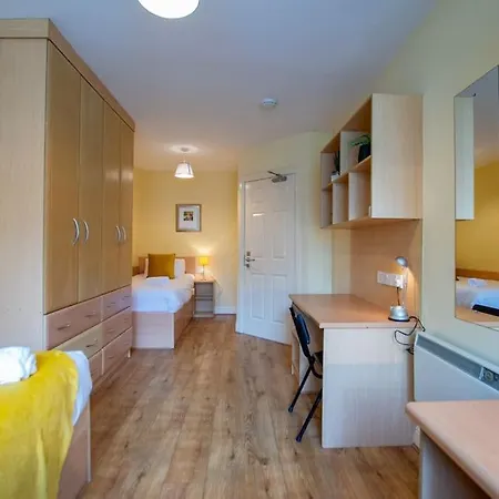 16 - Spacious With Parking Apartment *
