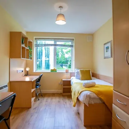 16 -2 Bedroom - Sleeps 4 - Parking