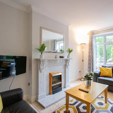 Apartment 16 - Spacious With Parking *