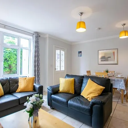 16 -2 Bedroom - Sleeps 4 - Parking * Galway