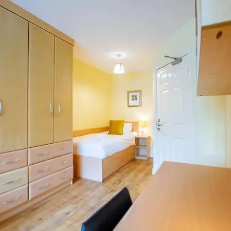 16 - Spacious With Parking Apartment