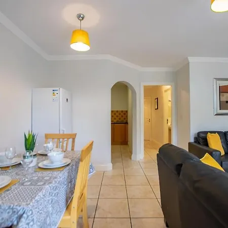 16 -2 Bedroom - Sleeps 4 - Parking Galway