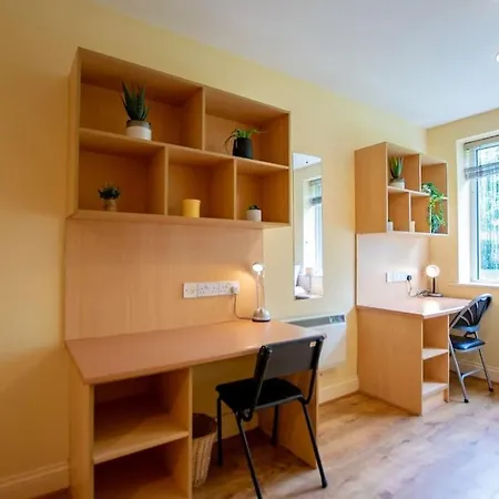 16 -2 Bedroom - Sleeps 4 - Parking Galway