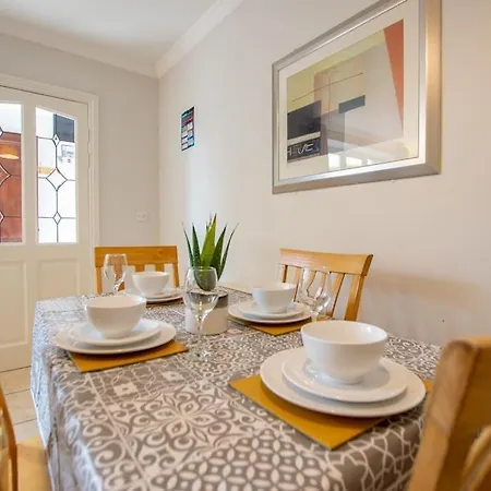 Appartement 16 -2 Bedroom - Sleeps 4 - Parking Galway