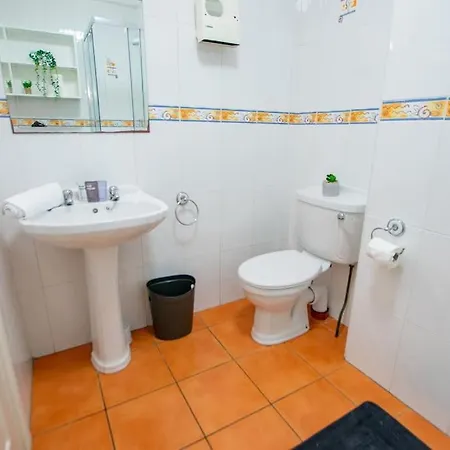 16 -2 Bedroom - Sleeps 4 - Parking *