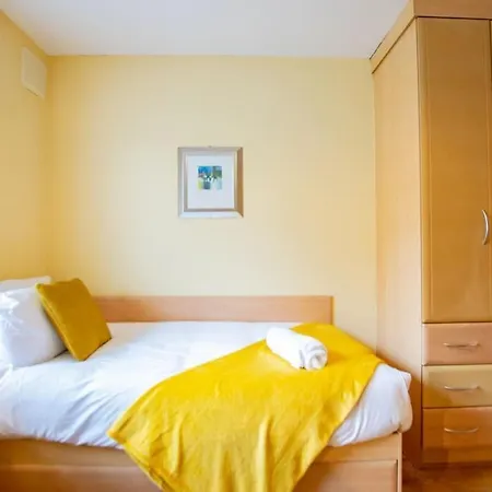 Apartment 16 -2 Bedroom - Sleeps 4 - Parking Galway