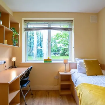 16 -2 Bedroom - Sleeps 4 - Parking Apartment *
