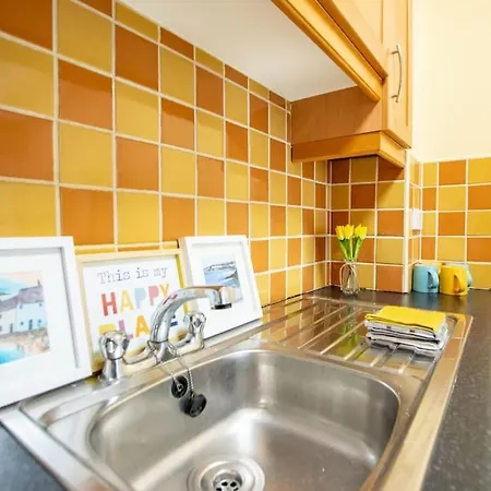 16 -2 Bedroom - Sleeps 4 - Parking * Galway