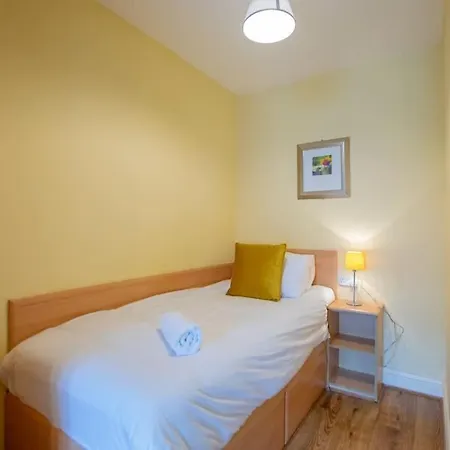 16 -2 Bedroom - Sleeps 4 - Parking Appartamento Galway