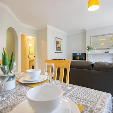 16 -2 Bedroom - Sleeps 4 - Parking Appartamento