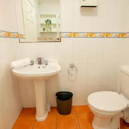 16 -2 Bedroom - Sleeps 4 - Parking * Galway