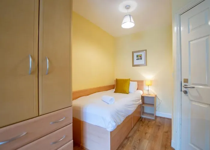 Apartment 16 - Spacious With Parking *